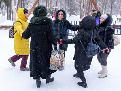 Весело отмечают Рождество жители Южно-Сахалинска
