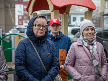 С жителями дома № 63 по проспекту Победы в Южно-Сахалинске обсудили проект благоустройства двора