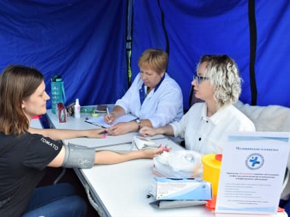 В Хомутово в преддверии Дня семьи, любви и верности прошел праздник двора при поддержке Татьяны Рудаковой