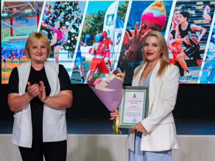 В Корсакове спортсменов наградили почетными грамотами в честь Дня физкультурника