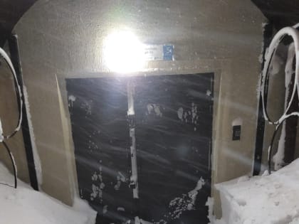 Управляющие компании Южно-Сахалинска ведут патрульную расчистку выходов из подъездов