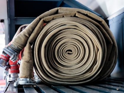 В Южно-Сахалинске вспыхнула электрощитовая в подвале МКД