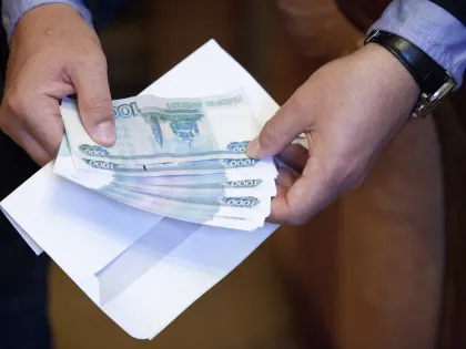 Россиянам рассказали, в каких банках снизились ставки по рублевым вкладам
