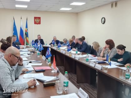 Бюджет, качество воды, курильщики: какие решения приняли депутаты Собрания Охи на очередном заседании