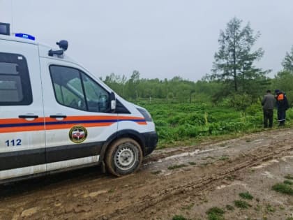 Медикам скорой в Южно-Сахалинске пришлось добираться к больному через поле и лес