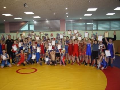 Новогодний турнир по греко-римской борьбе провели в Охе
