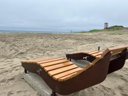 Уютная зона отдыха у воды появилась в Охотском
