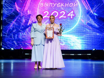 Корсаковские выпускники простились со школой