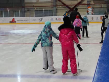 Ледовая арена «Кристалла» приняла более четырех тысяч гостей в новогодние выходные