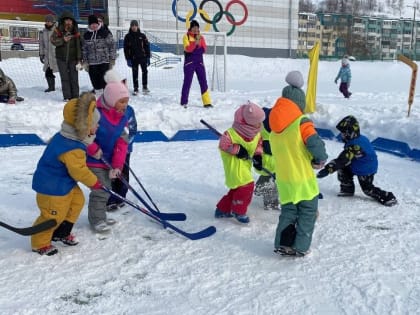 Команда «Рябинки» выиграла турнир по хоккею в валенках в Невельске