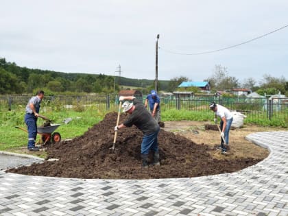 Активисты «Единой России» помогли школе Раздольного