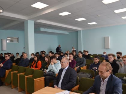 Сахалинские энергетики встретились со студентами