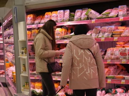 На ценниках – стабильно: стоимость социально значимых продуктов в Охе держится на одном уровне
