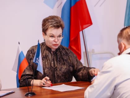 Улучшение жилищных условий, доступность медицинских услуг и поддержка участников СВО: Елена Касьянова провела прием граждан