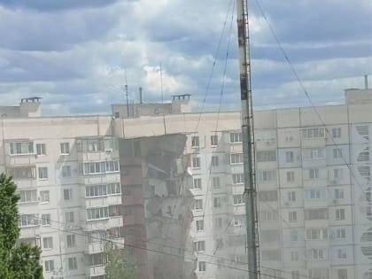 В Белгороде от фрагмента сбитой ракеты обрушился целый подъезд многоэтажки
