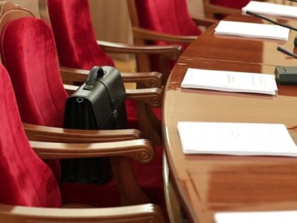 На ночь глядя: ужесточение контроля за миграцией в РФ и торговля должностями в Госдуме