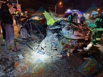 Сахалинские спасатели деблокировали из автомобиля пострадавшего при ДТП водителяП