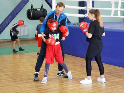 Юных сахалинцев приглашают заниматься боксом в "Кристалле"