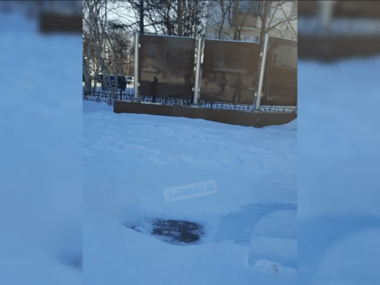 В Охе жалуются на опасную детскую горку на площади Нефтяников