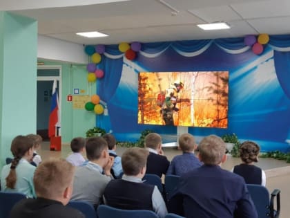 В школах Углегорского района прошли патриотические акции по пожарной безопасности