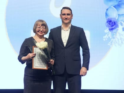 Корсаковских женщин поздравили с 8 Марта