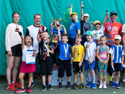 Старт дан. На теннисном корте в Южно-Сахалинске проходят соревнования на Кубок мэра