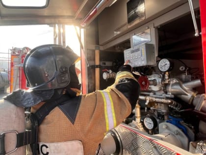 Горящую крышу дачи в южно-сахалинском селе потушили огнеборцы