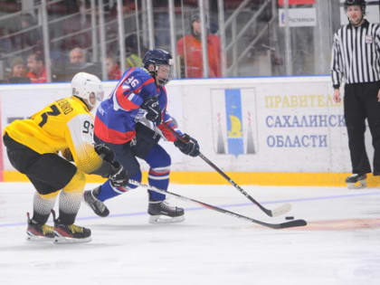 «Сахалинские Акулы» не смогли обыграть «Алмаз».