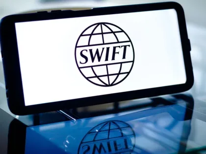 Глава ВТБ Костин призвал убить SWIFT и больше не работать с этой системой