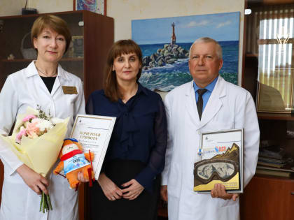 Сахалинских врачей поблагодарили за помощь