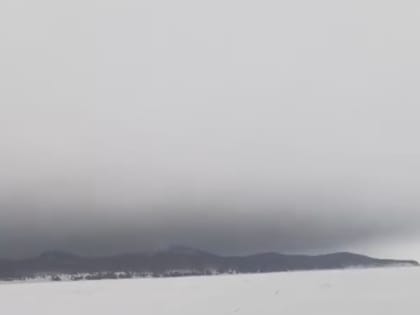 Пустую палатку и брошенный снегоход обнаружили у побережья Сахалина