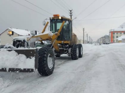 Невельский район продолжают расчищать от последствий снегопада