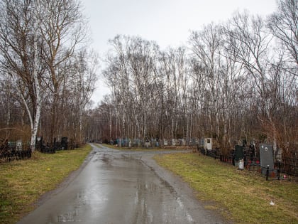 В Южно-Сахалинске ко Дню Победы приводят в порядок могилы ветеранов войны