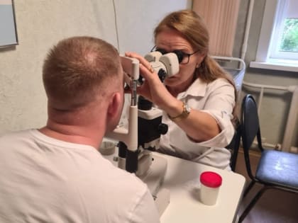 Врачи смогли вернуть зрение жителю Шикотана с помощью высокотехнологичной операции