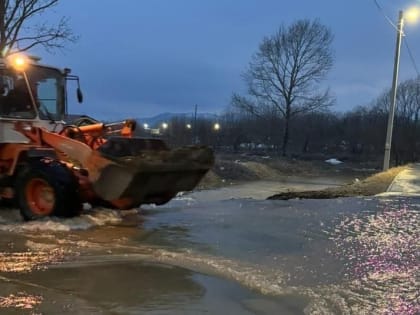 Паводковые воды затопили село в Долинском районе