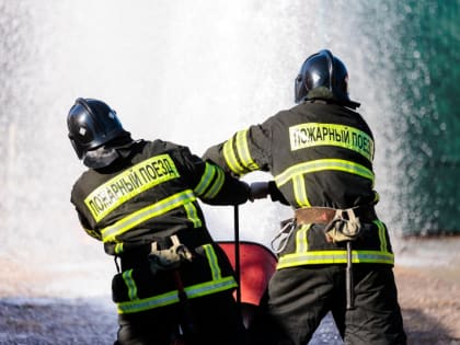 Сотрудники МЧС ликвидировали возгорание квартиры в Охе