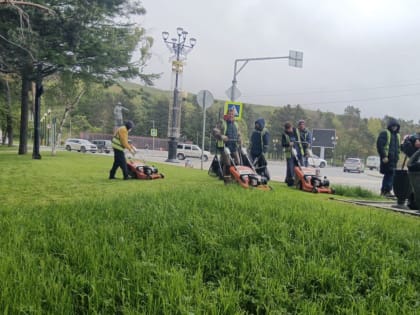 29 мая в Южно-Сахалинске продолжаются работы по благоустройству