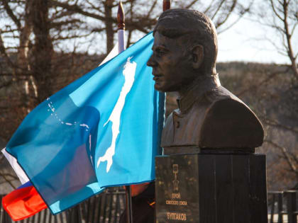 В Корсакове установили памятник Герою Советского Союза