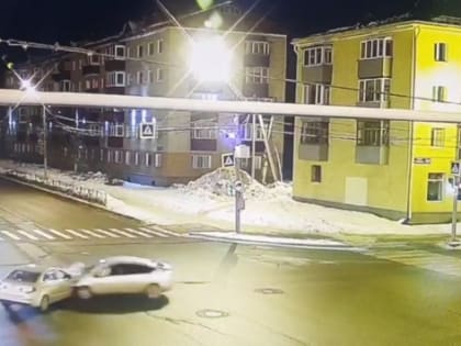 В Южно-Сахалинске произошло столкновение двух легковых автомобилей