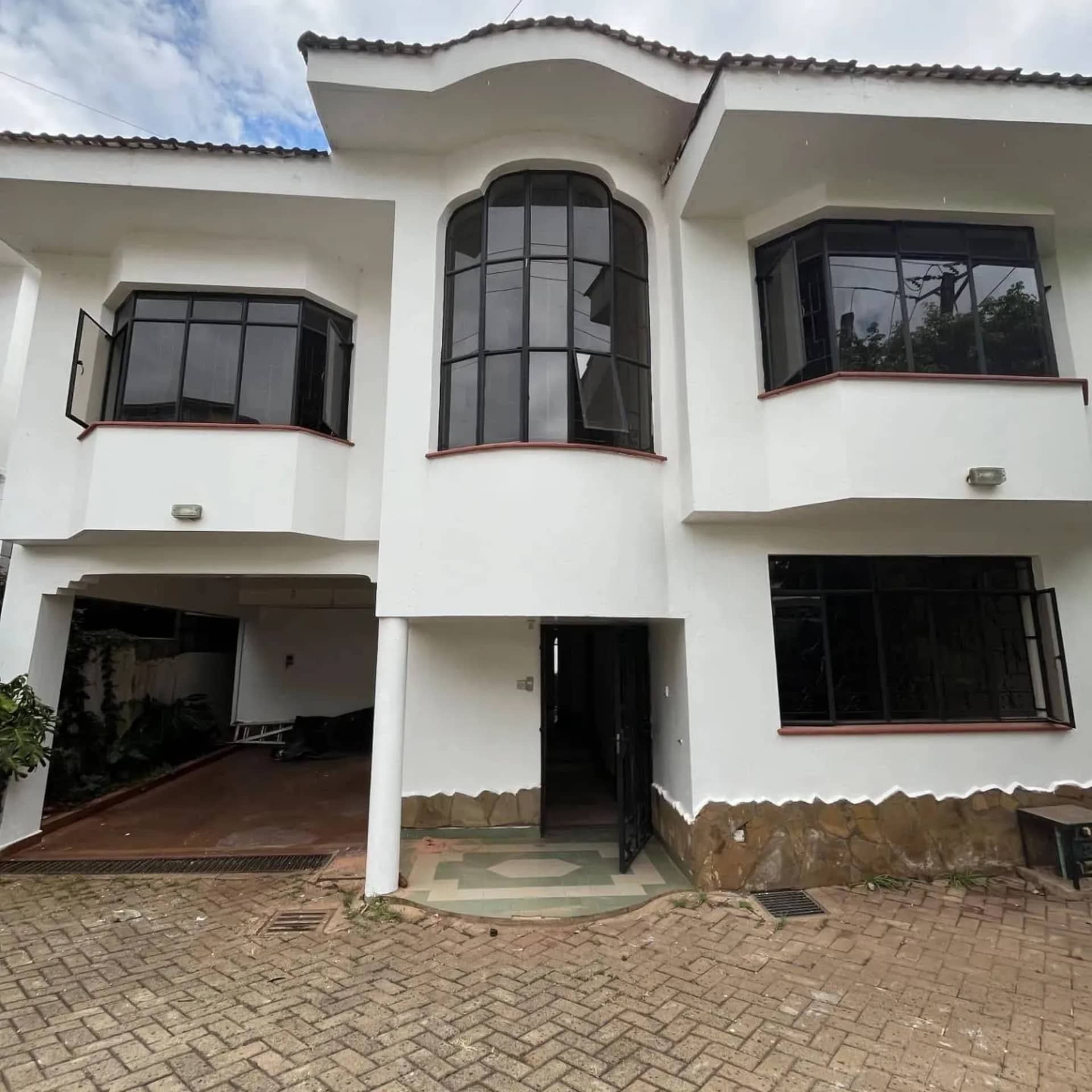 Luxury 5-Bedroom Villa + DSQ for Sale in Riverside, from 95 Million KES Luxury 5-Bedroom Villa + DSQ for Sale in Riverside, from 95 Million KES
