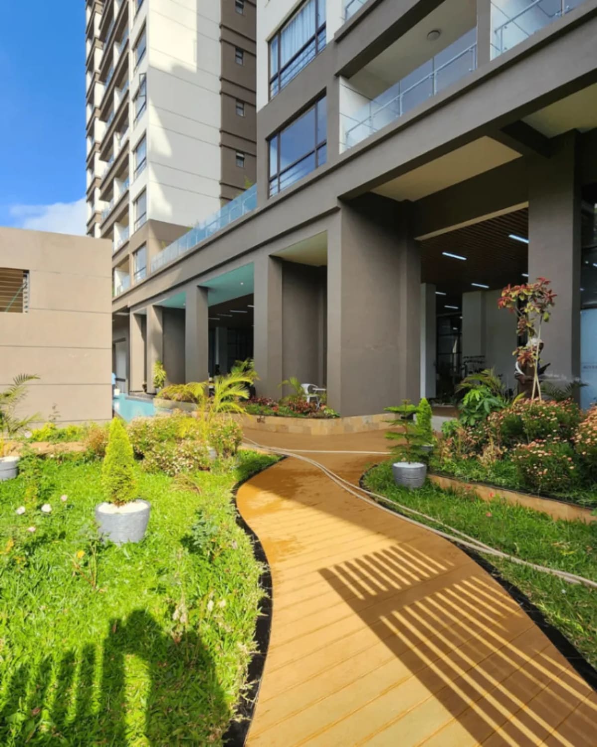 3 Bedroom Apartment for Rent in Riverside One Apartment along Riverside Drive