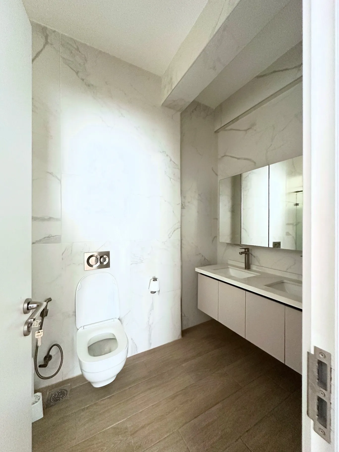 Modern 3-Bedroom Fully Furnished Apartment for Rent in Riverside, from 230,000 KES/month 3 Modern 3-Bedroom Fully Furnished Apartment for Rent in Riverside, from 230,000 KES/month 3