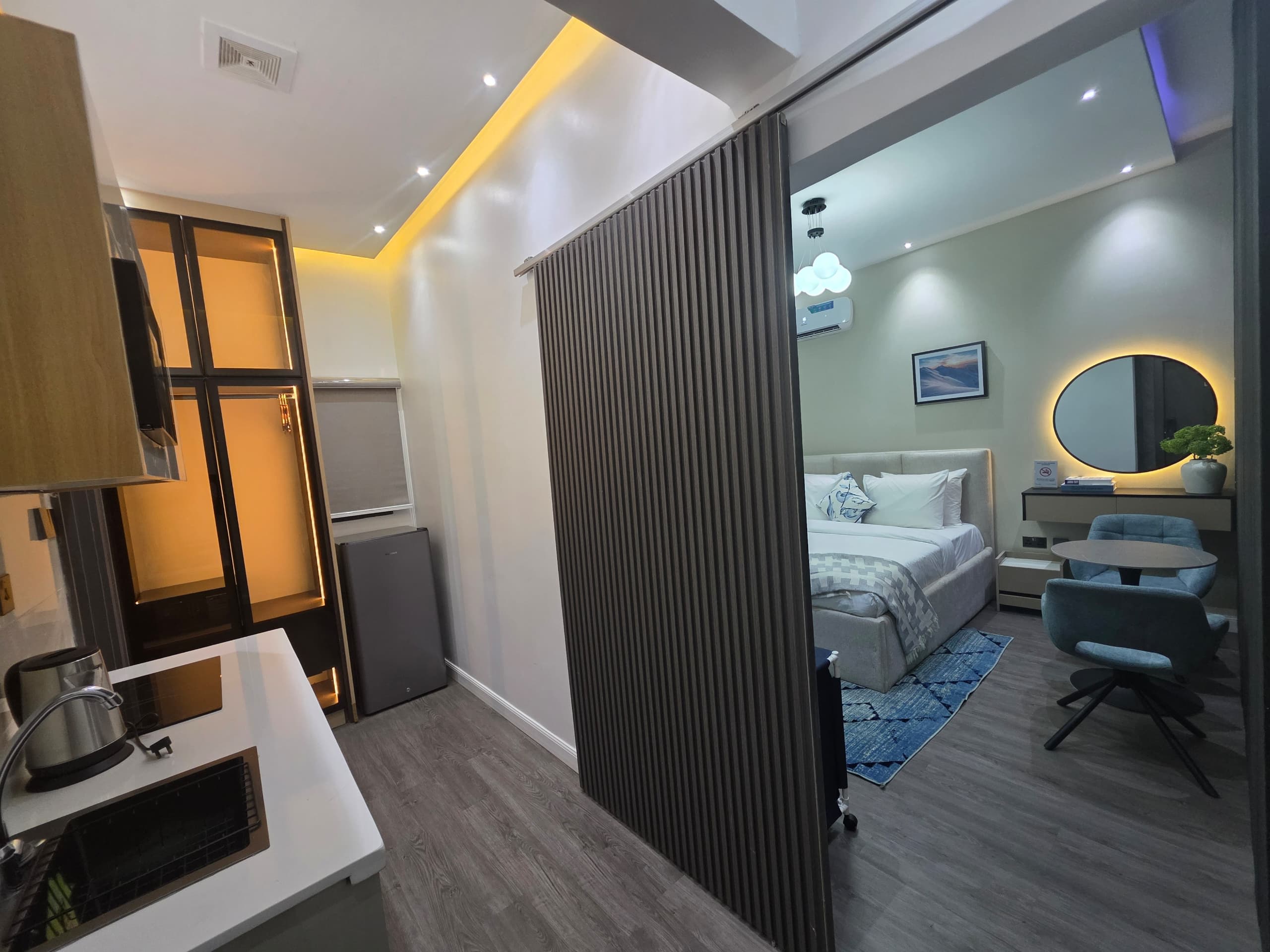 Emporia serviced apartment gallery in Pines and Pebble