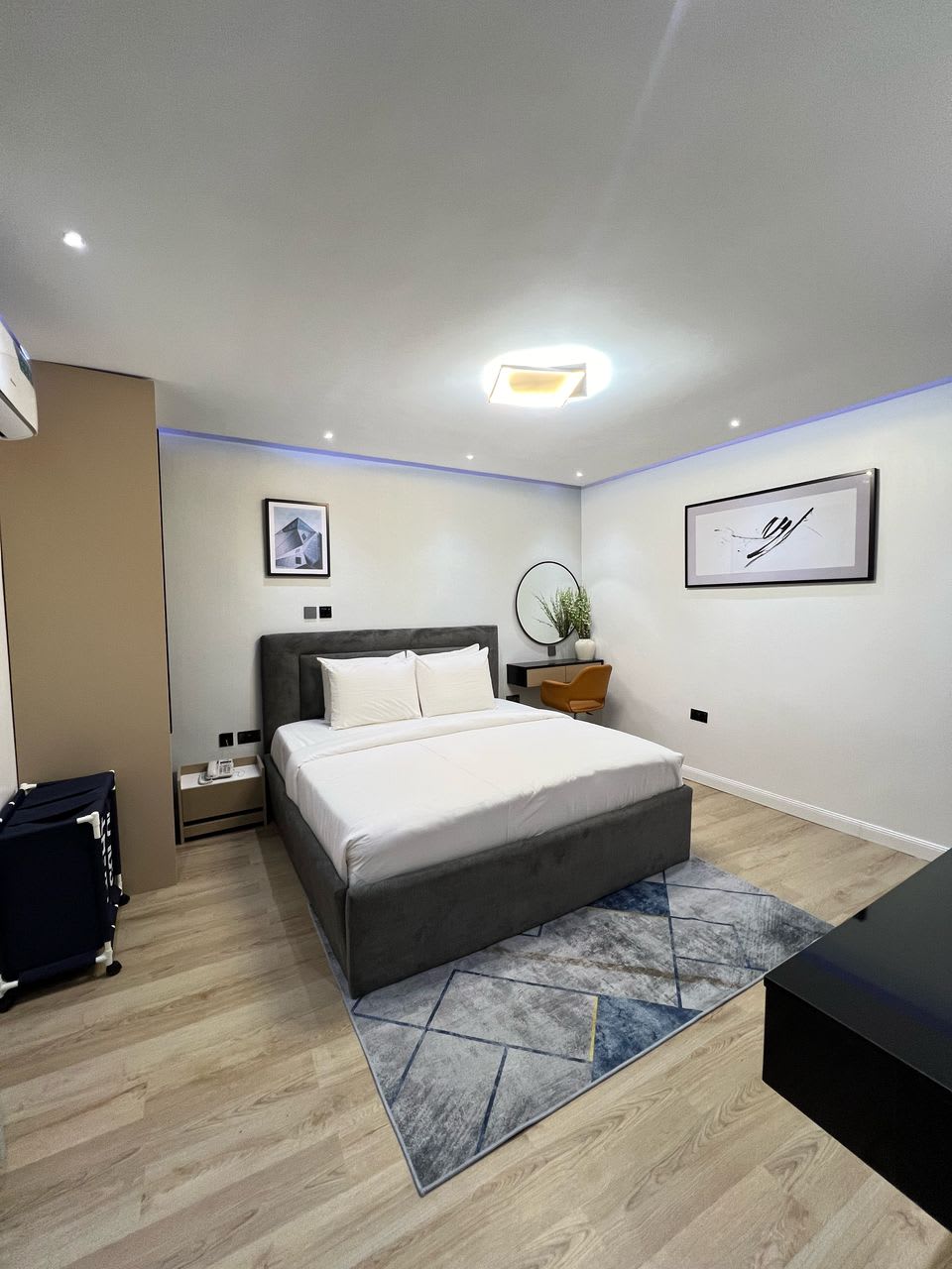 Dallas short let apartment image in Pines and Pebble