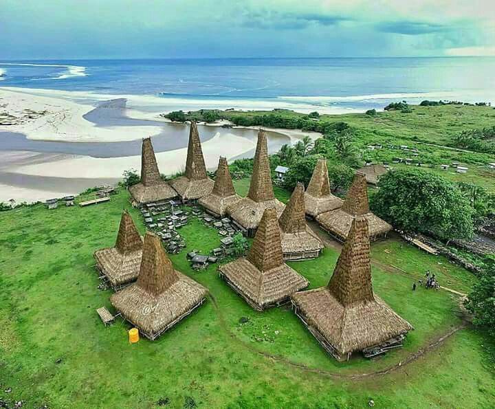 Rumah Adat & Arsitektur