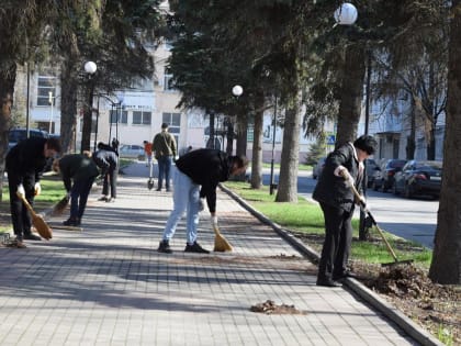 Весенняя уборка в разгаре: в Шахтах состоялся общегородской субботник