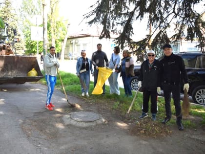 Общегородской весенний субботник поддержали  депутаты городской Думы города Шахты