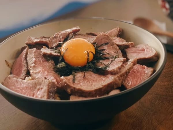 月見牛排丼