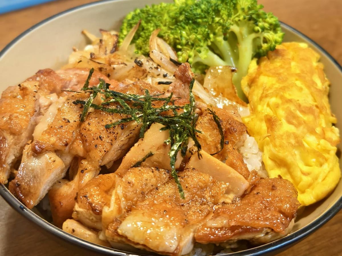 作為一間馬公日式餐廳，餐點從備料到出餐皆由店內完成，確保味道一致、上菜節奏順暢