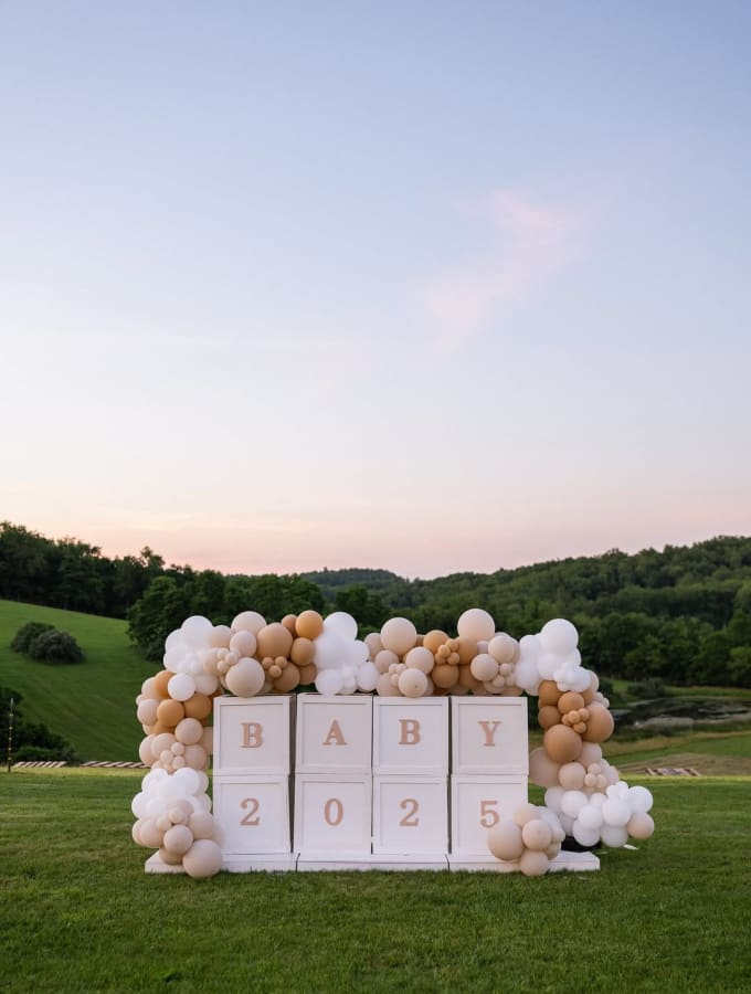 Gender reveal decor